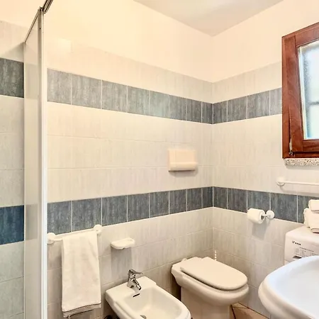 Graziosi A Con Aria Condizionata A 300 Mt Dal Mare